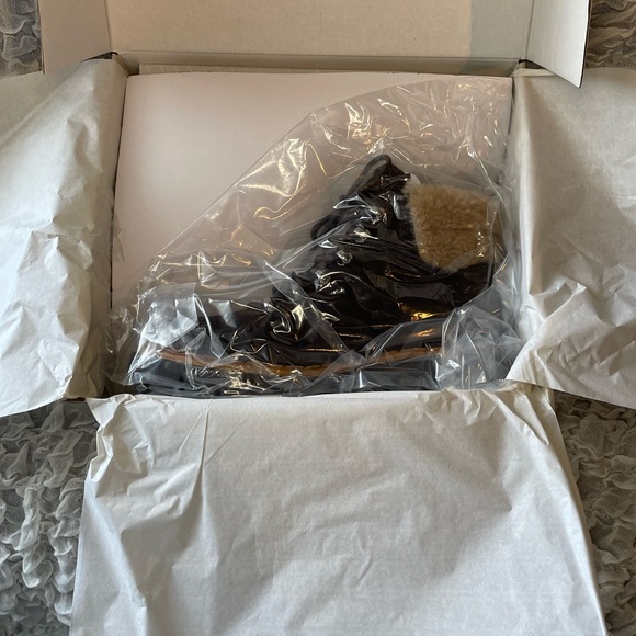 💥NWT💥 Marc Fisher LTD Cade Genuine Shearling Cuff Lace-up Boot - Picture 14 of 15